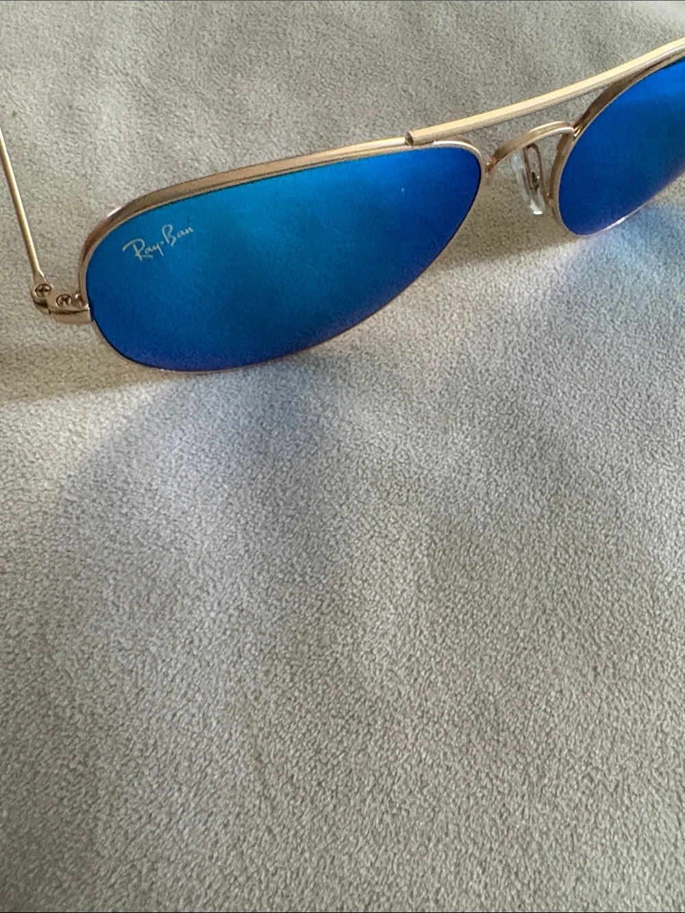 Ray-Ban Aviator Sunglasses with Blue Mirrored Lenses and gold Frame